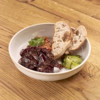 Баранина в смокере с баклажановой икрой и томатами