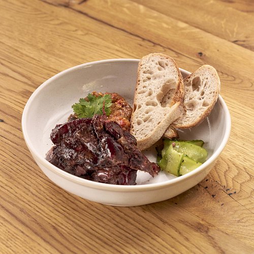 Баранина в смокере с баклажановой икрой и томатами