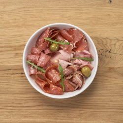 Мясные деликатесы собственного производства