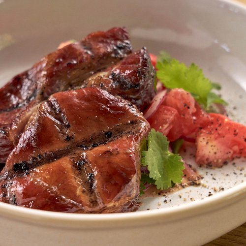 Стейк из свинины в смокере