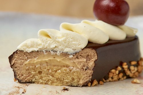 Фундучное финансье с ганашом и карамельным кремю