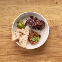 Баранина в смокере с баклажановой икрой и томатами