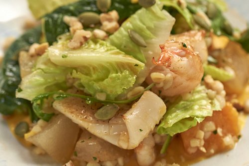 Салат с морепродуктами и кремом из тыквы