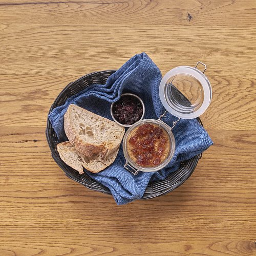 Паштет из порося с желе из кваса и луковым мармеладом