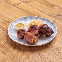 Рулька с тушёной капустой
