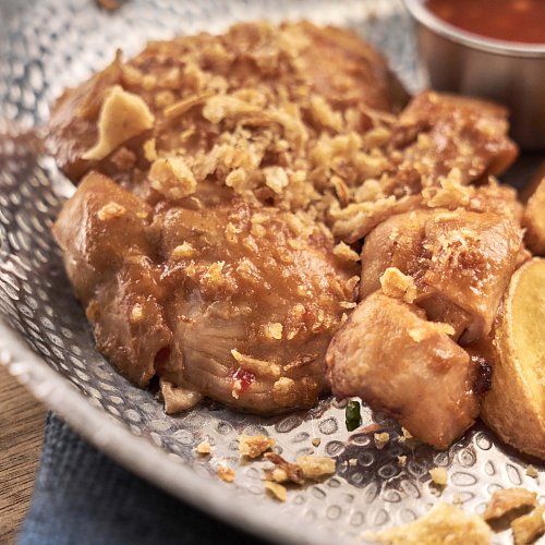 Бедро куриное на сковороде с картофельными дольками