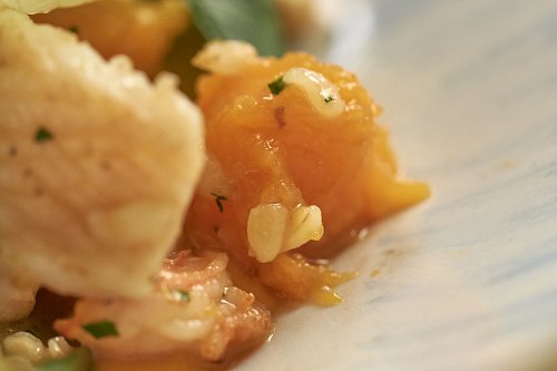 Салат с морепродуктами и кремом из тыквы