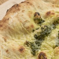 Фокачча с песто, пармезаном или оливковым маслом