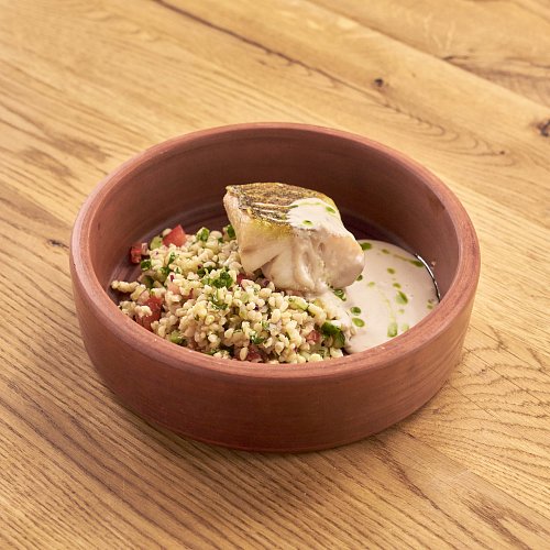 Волжский судак с табуле из булгура