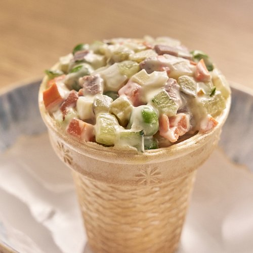 Салат Оливье в вафельном стаканчике