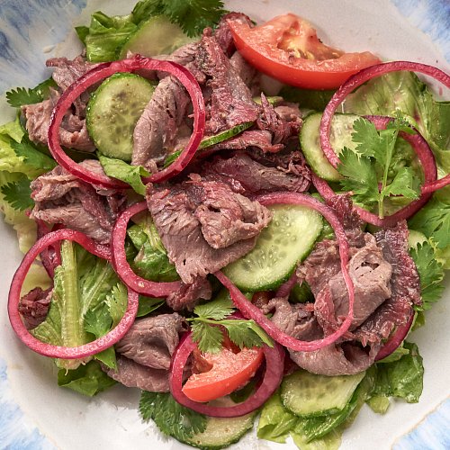 Салат с ростбифом