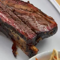 Говяжье ребро с соусом BBQ