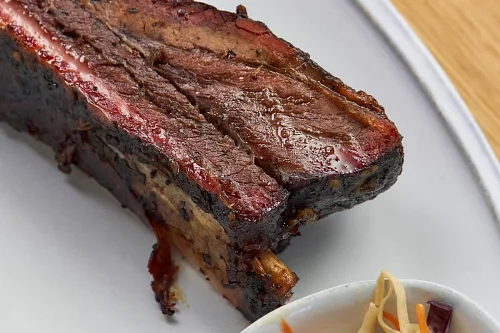 Говяжье ребро с соусом BBQ