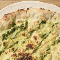 Фокачча с песто, пармезаном или оливковым маслом