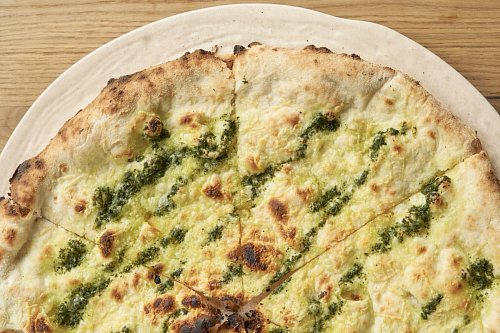 Фокачча с песто, пармезаном или оливковым маслом