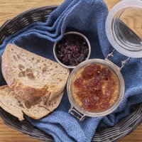 Паштет из порося с желе из кваса и луковым мармеладом