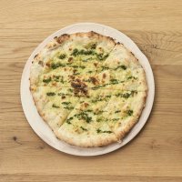 Фокачча с песто, пармезаном или оливковым маслом