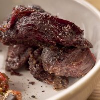 Баранина в смокере с баклажановой икрой и томатами