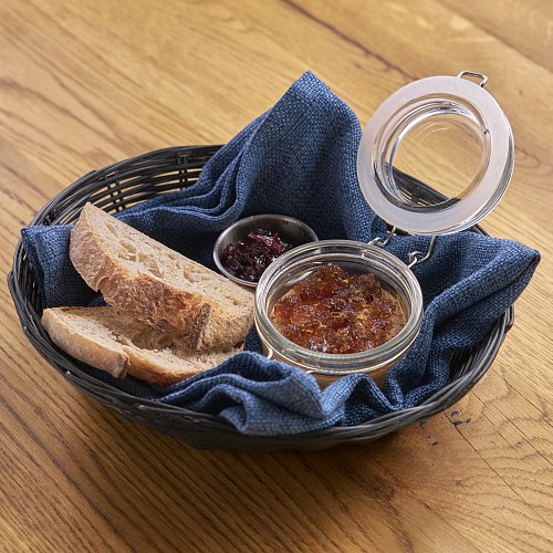 Паштет из порося с желе из кваса и луковым мармеладом