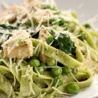 Паста с курицей и шпинатом