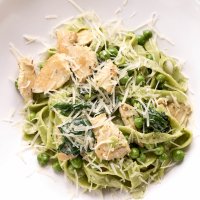 Паста с курицей и шпинатом