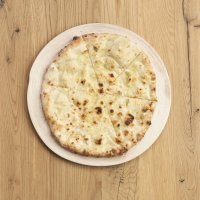 Фокачча с песто, пармезаном или оливковым маслом