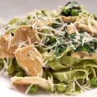 Паста с курицей и шпинатом