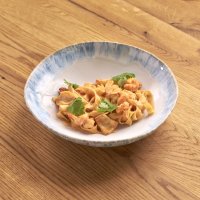 Феттучини с морепродуктами в соусе том ям