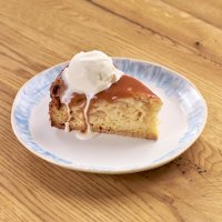 Яблочная шарлотка