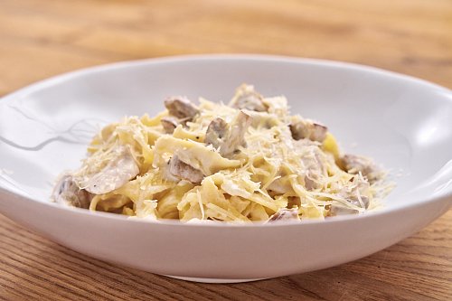 Фетучини с курицей и грибами