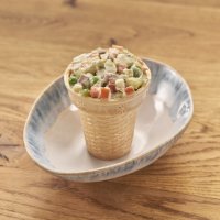 Салат Оливье в вафельном стаканчике