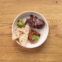 Баранина в смокере с баклажановой икрой и томатами