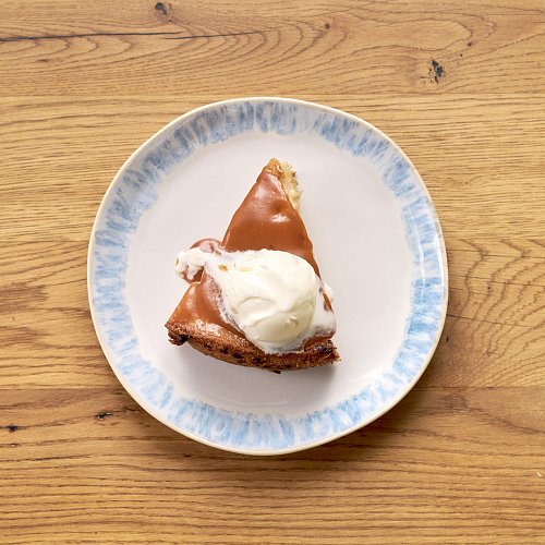 Яблочная шарлотка