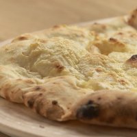 Фокачча с песто, пармезаном или оливковым маслом