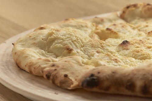 Фокачча с песто, пармезаном или оливковым маслом