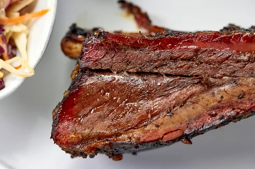 Говяжье ребро с соусом BBQ