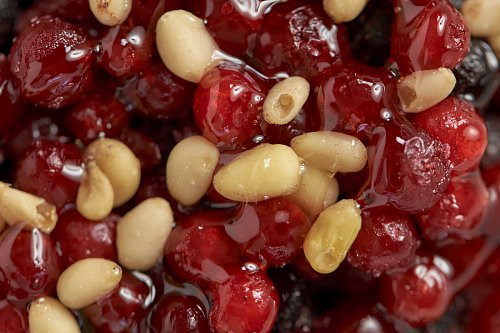 Таёжный десерт из диких ягод с медом или со сгущенкой