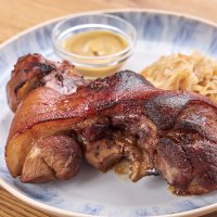 Рулька с тушёной капустой