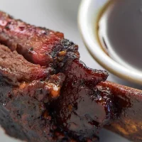 Говяжье ребро с соусом BBQ