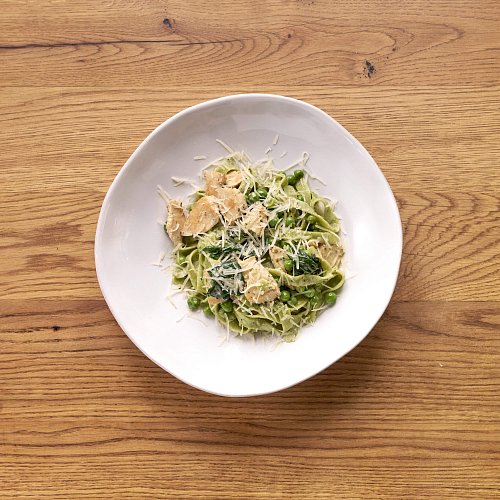 Паста с курицей и шпинатом