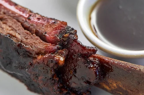 Говяжье ребро с соусом BBQ