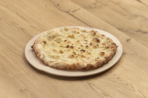 Фокачча с песто, пармезаном или оливковым маслом