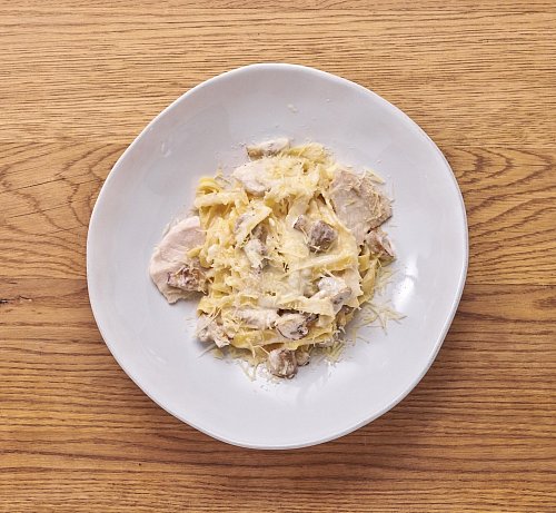 Фетучини с курицей и грибами