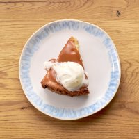 Яблочная шарлотка