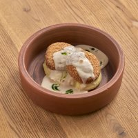 Котлета из щуки с красной икрой и картофельным пюре