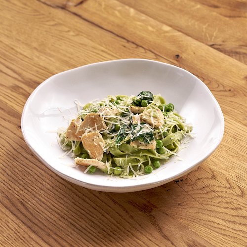 Паста с курицей и шпинатом