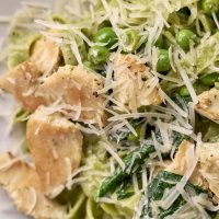 Паста с курицей и шпинатом