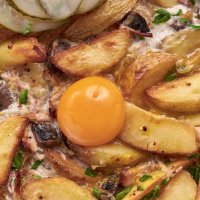 Скоблянка на выбор: с рваной свининой или почками в сметане