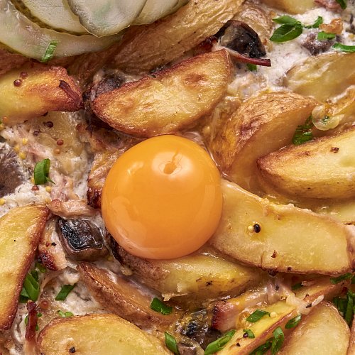 Скоблянка на выбор: с рваной свининой или почками в сметане