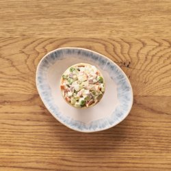 Салат Оливье в вафельном стаканчике